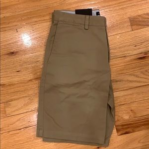 Banana Republic men’s khaki shorts - NWT